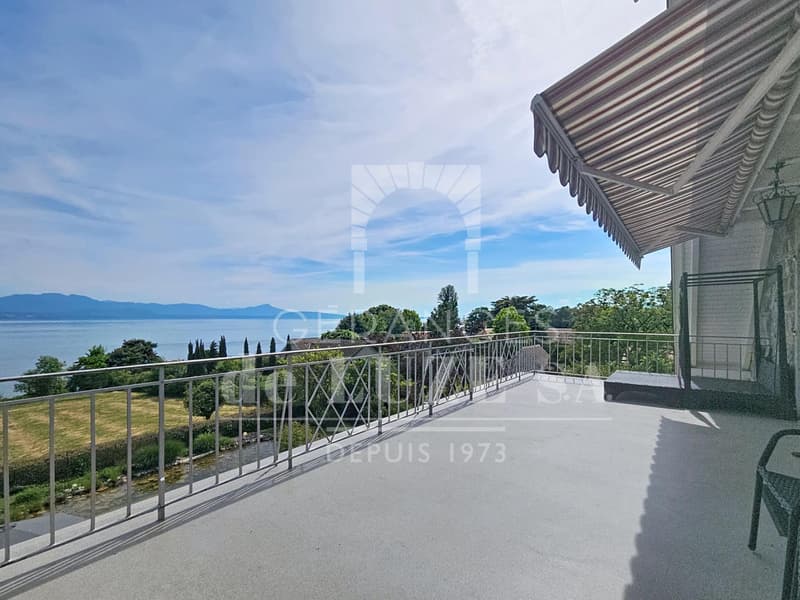 Exclusivity: Individual villa with character, lake view, natural pool, and magnificent landscaped garden. (4)