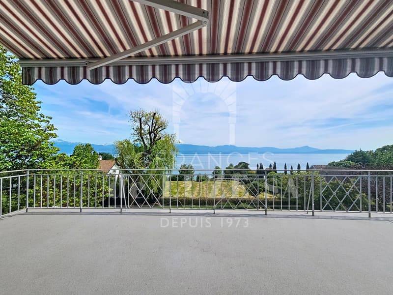 Exclusivity: Individual villa with character, lake view, natural pool, and magnificent landscaped garden. (5)