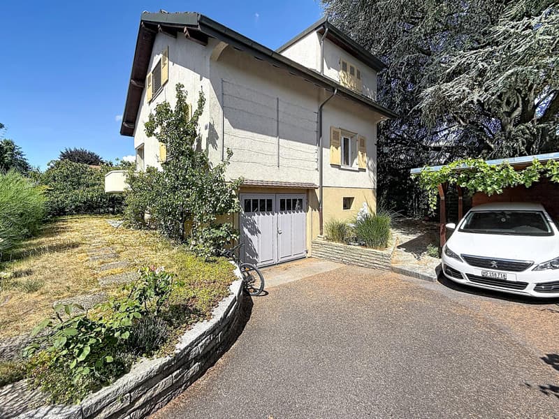 Charming individual house with garden (7)