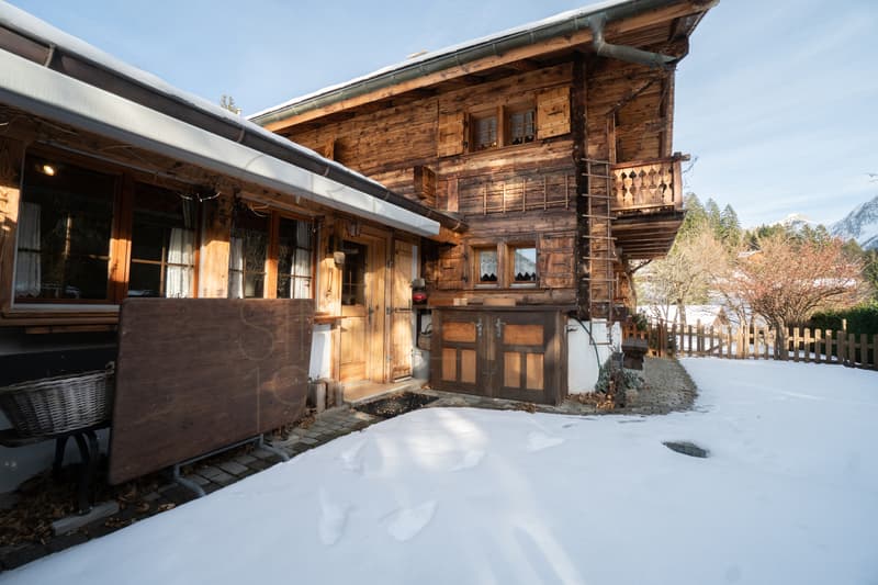 Typical family chalet in Gryon with garden and outbuildings (4)