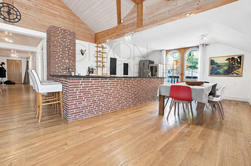 Appartement sous les toits à Gryon avec balcon et vue alpine (11)