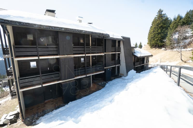 Ski-in ski-out studio in Alpe des Chaux with corner balcony (8)