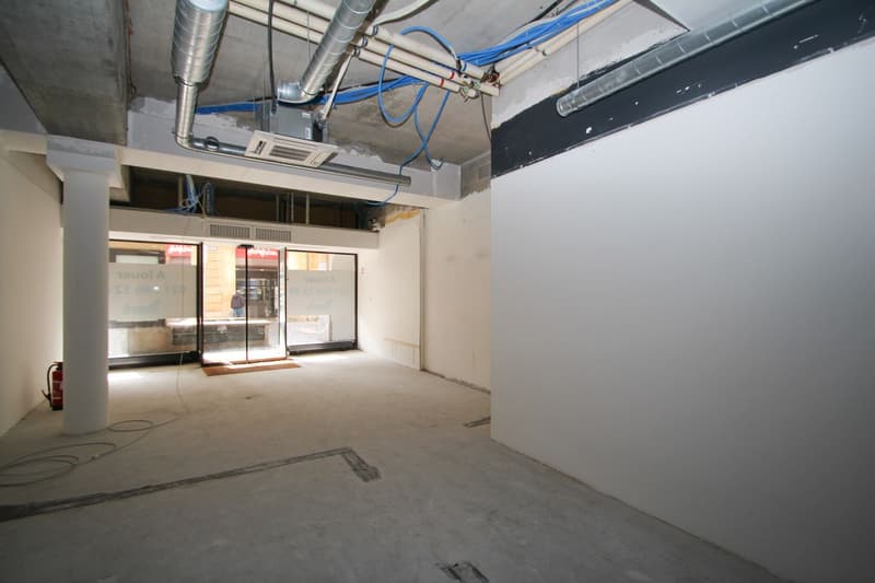 Spazio commerciale al piano terra situato nel centro di Neuchâtel (3)