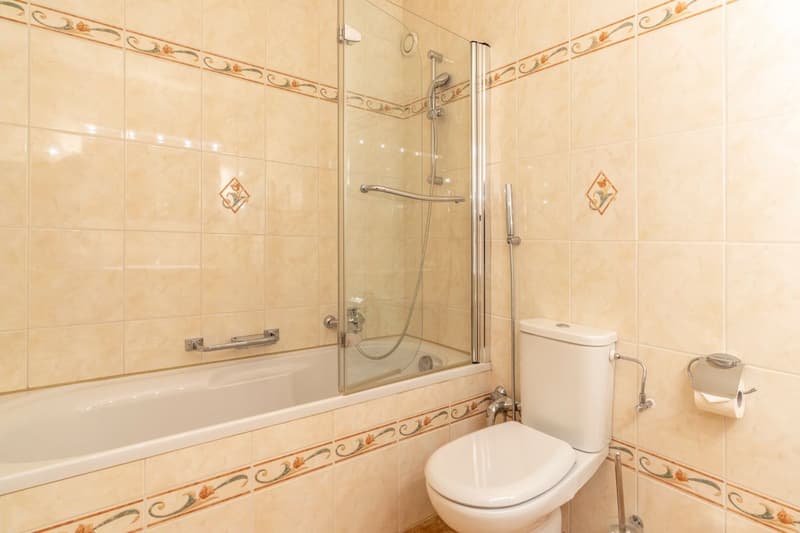 Beautiful 2.5-room apartment with balcony (8)