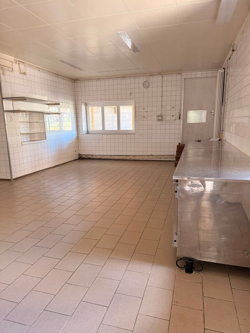 Opportunità unica a Vallorbe: panetteria con Tea-Room, laboratorio e appartamento. (3)