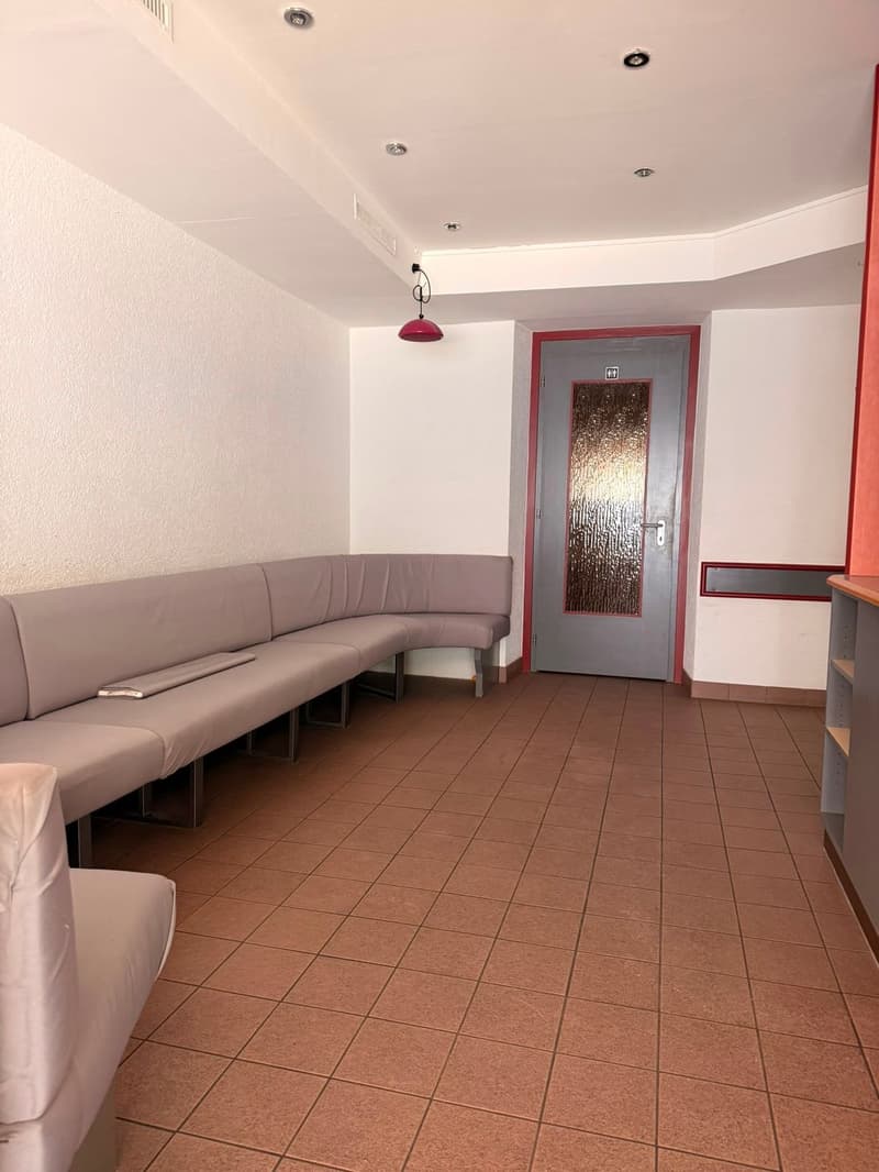 Opportunità unica a Vallorbe: panetteria con Tea-Room, laboratorio e appartamento. (6)