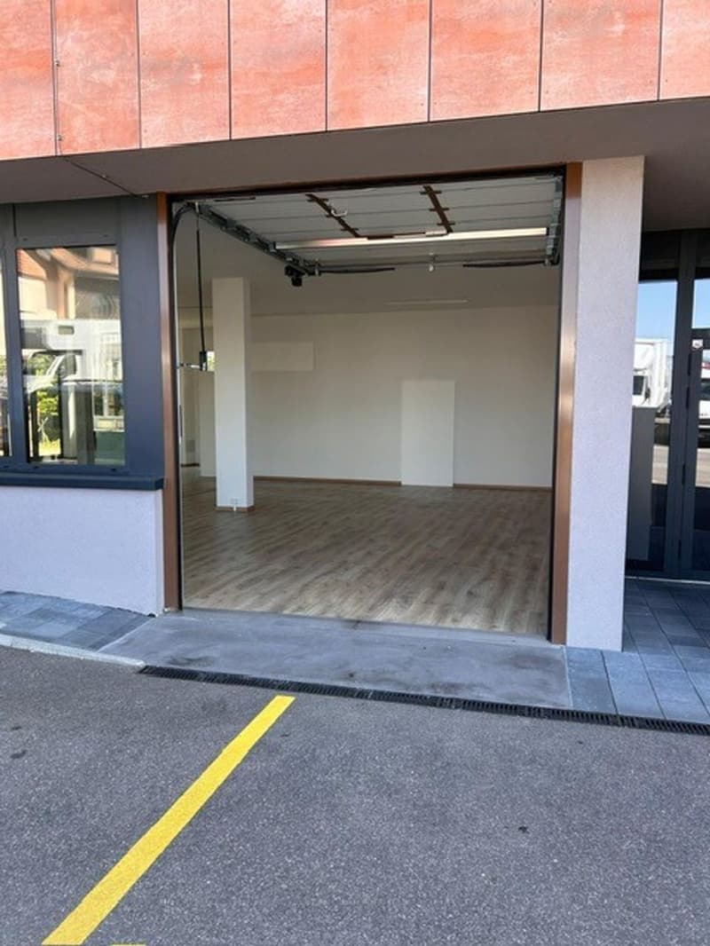 Atelier - dépôt - local de stockage au rez-de-chaussée dans la zone industrielle d'Echallens (1)