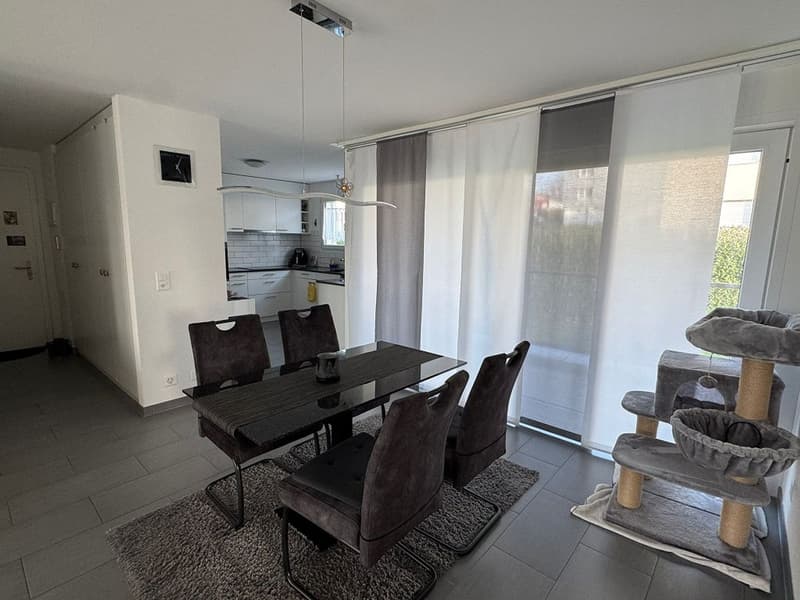 Très beau logement dans petit immeuble, coin verdoyant, de 3,5 pièces avec balcon (1)