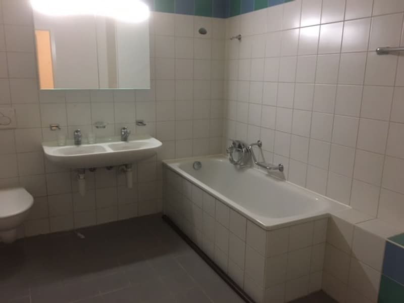 Spacieux appartement de 3.5 pièces au 2ème étage entièrement rénové (5)
