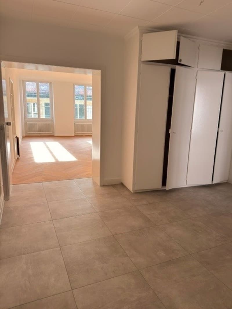 Spacieux appartement de 3.5 pièces au 2ème étage entièrement rénové (4)