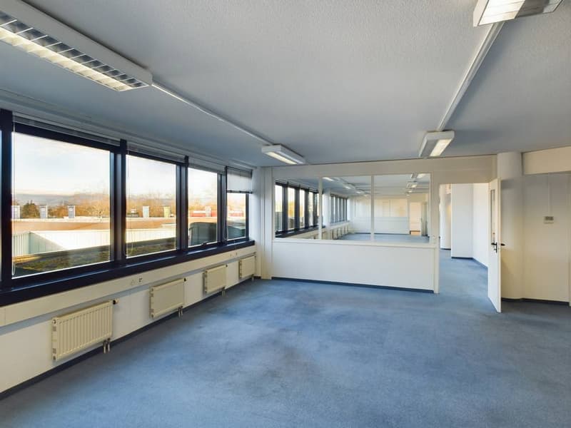 Vaste bureau de 175 m2 sis dans un immeuble bénéficiant d'un emplacement stratégique (3)