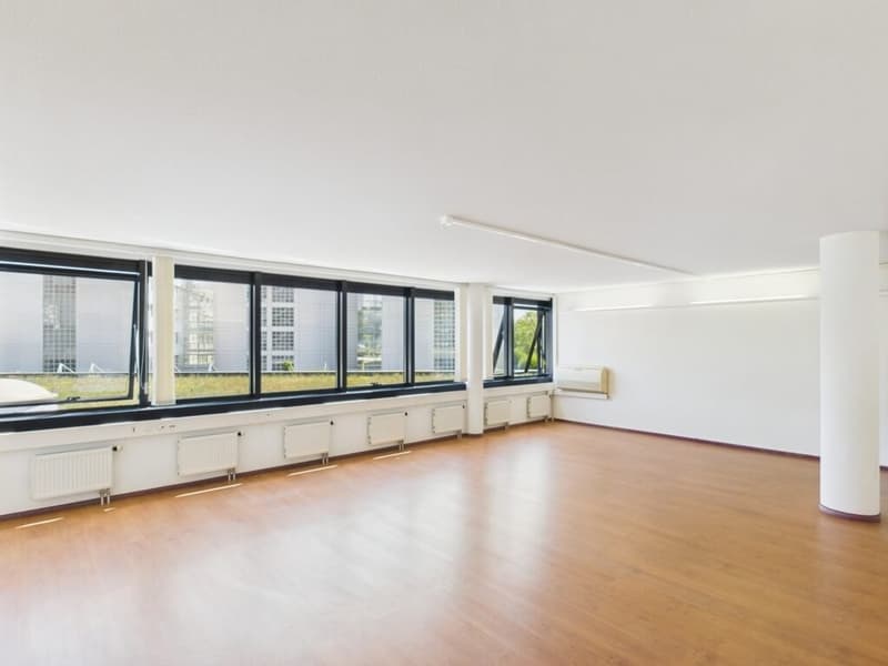 64 m2 office on the 1st floor in a building with a strategic location (1)