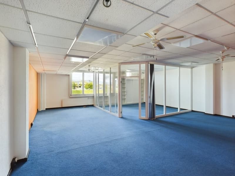 86 m2 office located in an administrative center with high foot traffic, Crissier (2)