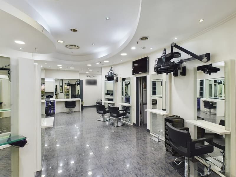 104 m2 arcade (hair salon) in the Ecublens Shopping Center (3)