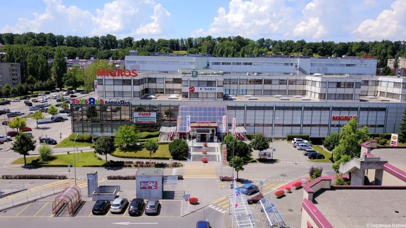 104 m2 arcade (hair salon) in the Ecublens Shopping Center (4)