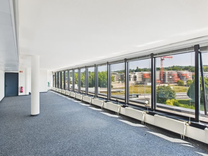 Office of approximately 101 m2 located on the 4th floor close to all amenities (1)