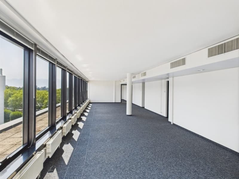 Ufficio di circa 101 m2 situato al 4° piano vicino a tutte le comodità (4)
