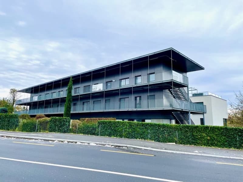 Parkplatz in der Tiefgarage mit Ladestation für Elektrofahrzeuge (1)