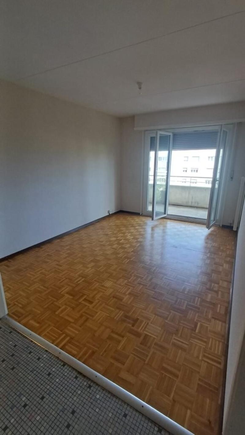Appartamento di due locali al 5° piano con balcone a Renens (1)