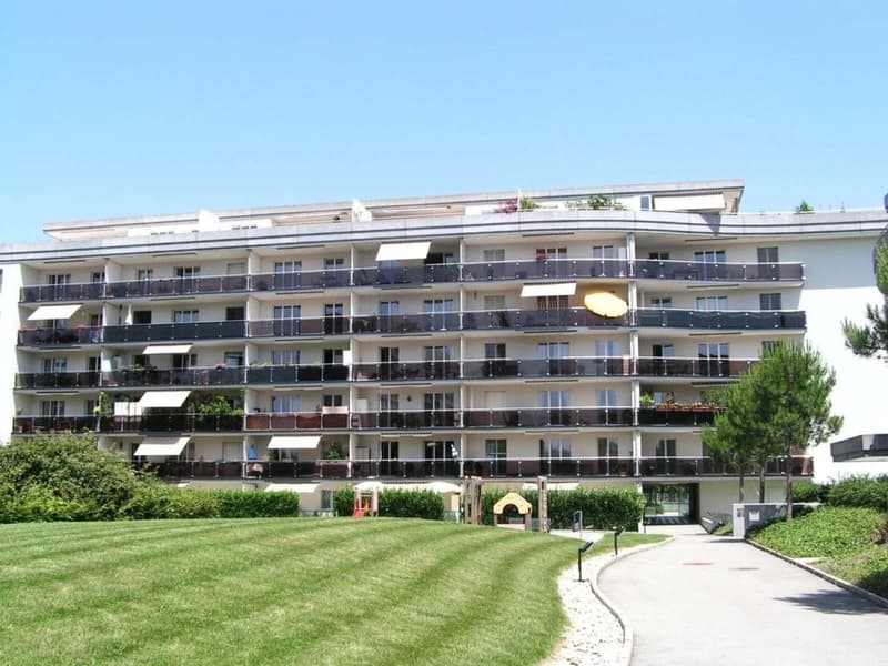 5.5-room apartment on the ground floor with terrace in Nyon (1)