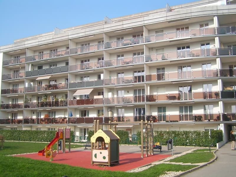 Appartamento di 4.5 locali al piano terra con balcone a Nyon (8)