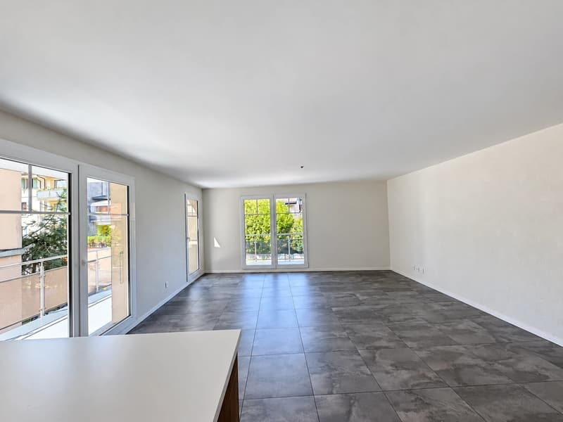 Appartement de 2.5 pièces au 1er étage avec balcon à Villeneuve (1)
