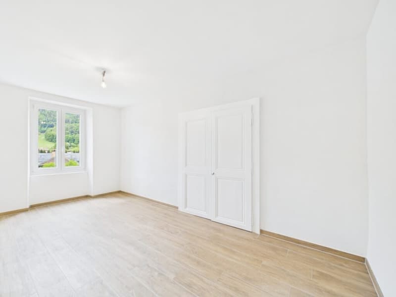 Superbe 4.5 pièces rénové au rez avec balcon plein sud (2)
