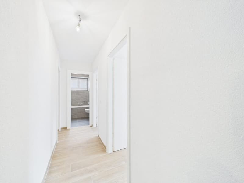 Très bel appartement de 4.5 pièces entièrement rénové au 1er étage au coeur de Vallorbe (12)