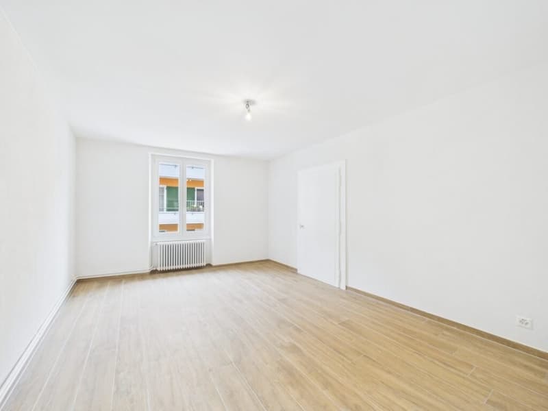 Très bel appartement de 4.5 pièces entièrement rénové au 1er étage au coeur de Vallorbe (2)