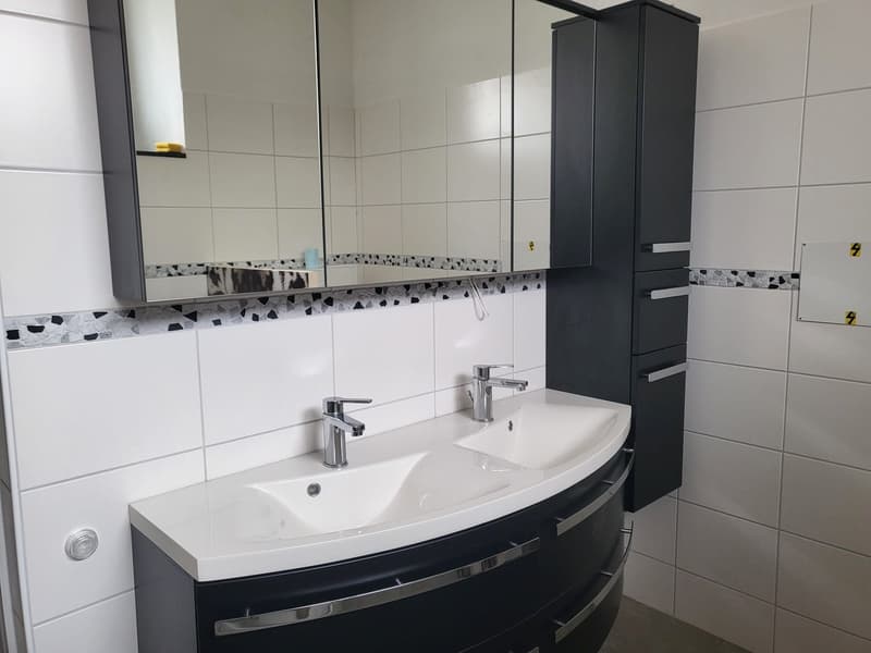 Bex: bright and quiet commercial space for rent in the heart of Bex (6)