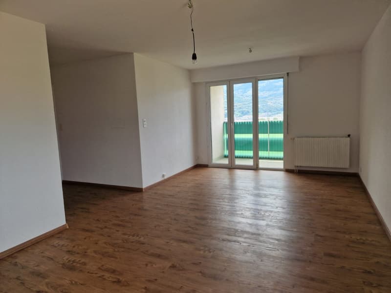 Massongex: helles 2.5-Zimmer-Wohnung mit atemberaubendem Blick zu vermieten (4)