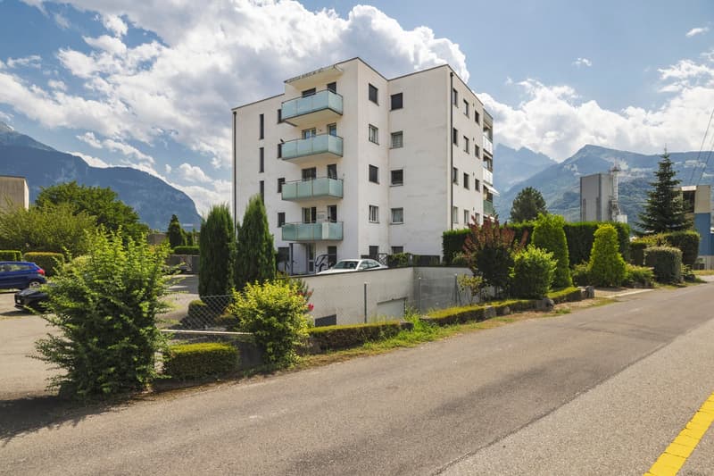 Lumineux appartement en attique de 4 pièces avec vue sur les montagnes à Bex (1)