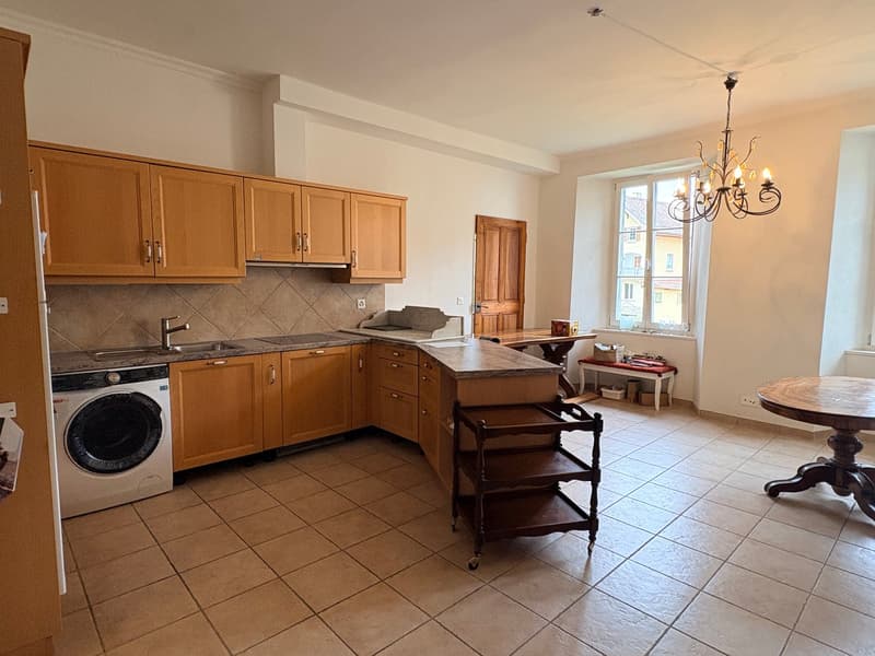Bex : à louer spacieux appartement historique rénové de 4,5 pièces (4)