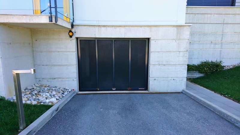 Indoor parking spaces (3)