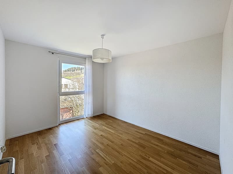 Appartamento in sottotetto di 4.5 locali con grande balcone/terrazza (7)