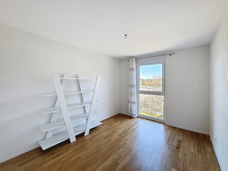 Appartamento in sottotetto di 4.5 locali con grande balcone/terrazza (6)