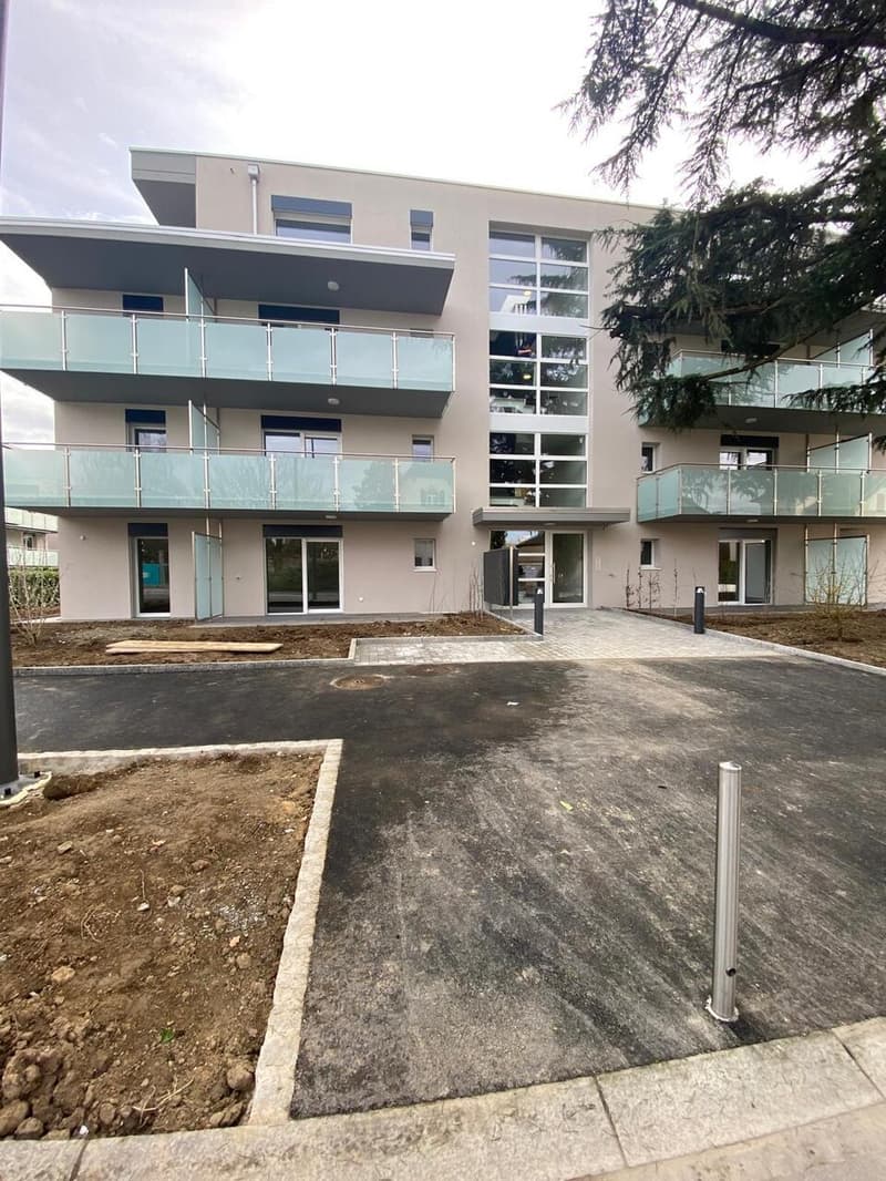 Monolocale nuovo al piano terra con terrazza di 13,5 m2 vicino a EPFL/UNIL (1)