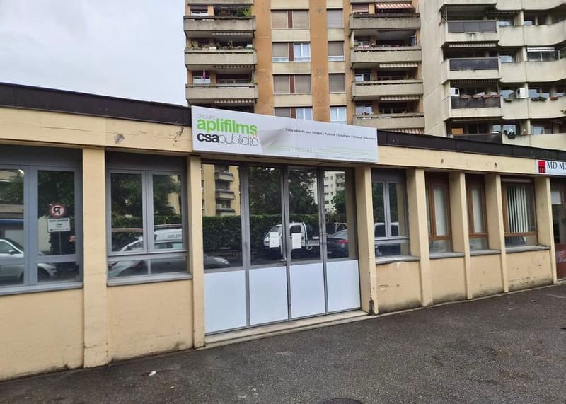 Premise of approximately 174m2 located on the ground floor. (2)