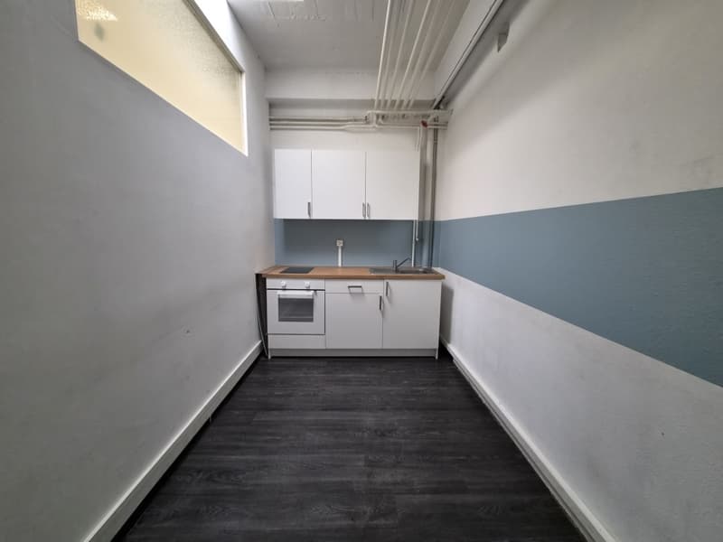 Premise of approximately 174m2 located on the ground floor. (6)