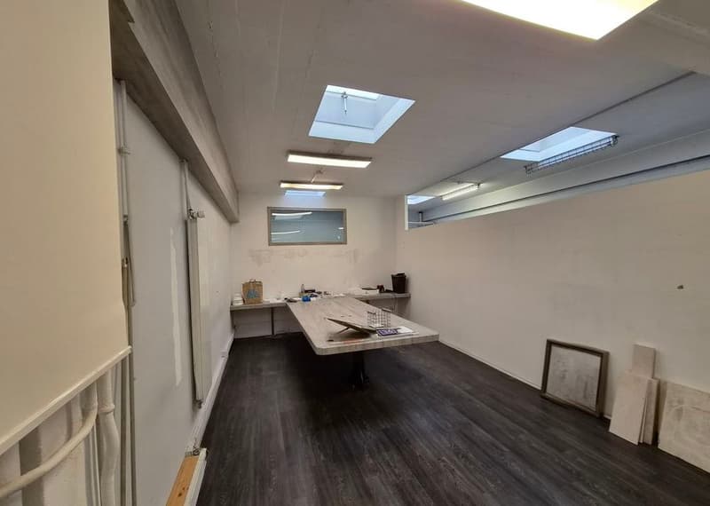 Premise of approximately 174m2 located on the ground floor. (3)