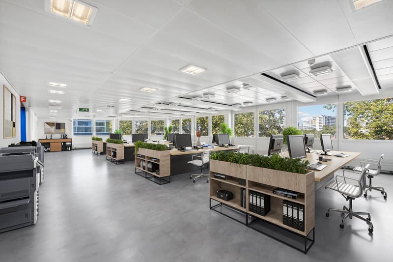 The building is served by 2 elevators, secure access and equipped with fiber optics. (6)