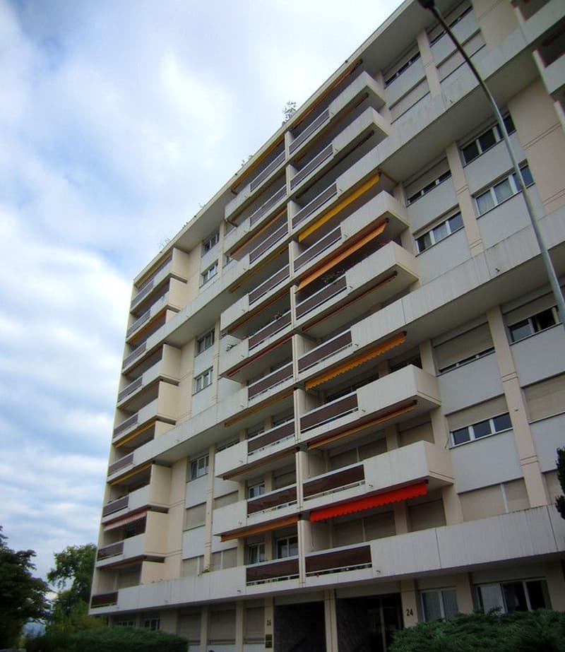 Appartamento di tre locali con balcone, situato al 3° piano. (1)
