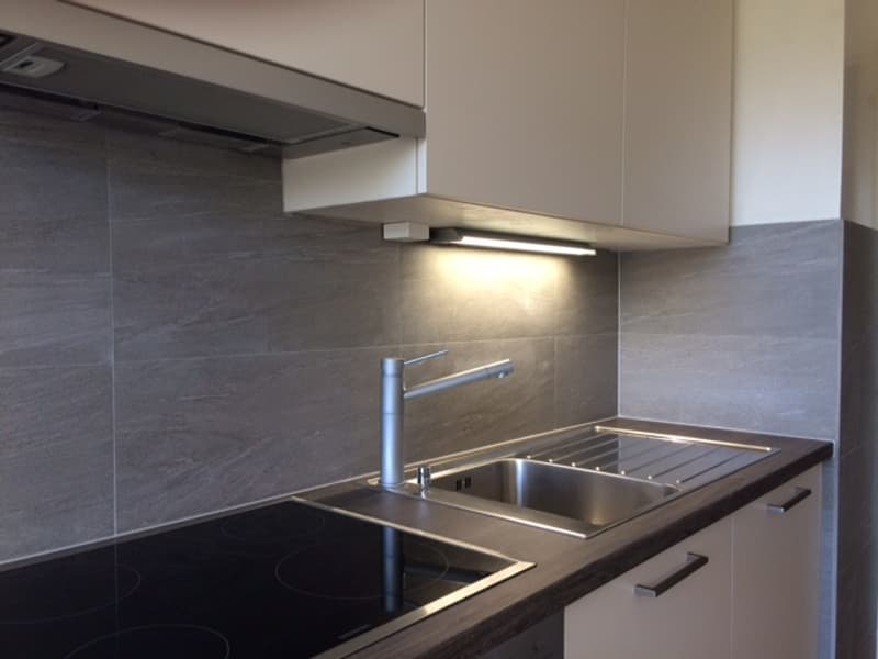 Appartamento di tre locali con balcone, situato al 3° piano. (4)