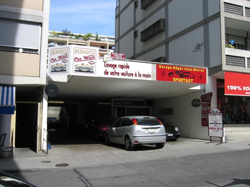 Parcheggio in un garage sotterraneo sicuro (1)