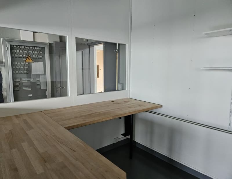 Local commercial en rez-de-chaussée, d'une surface de 266 m2. (3)