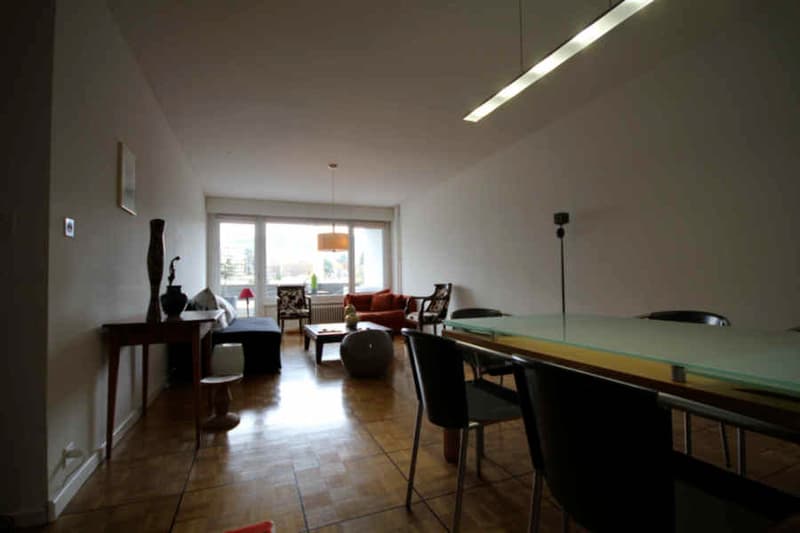 Bel appartement traversant avec balcon, situé au 4ème étage. (9)