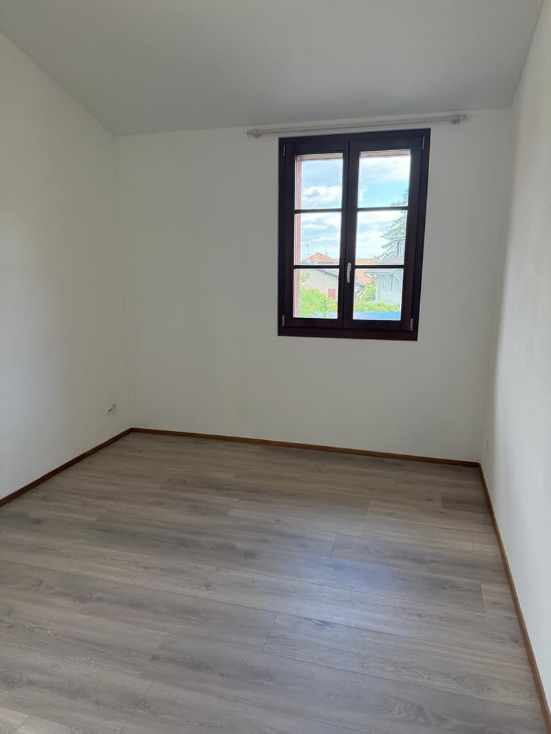 Located in the heart of the Arare hamlet, this fully renovated 160 m2 village house combines modern and functional amenities. (10)