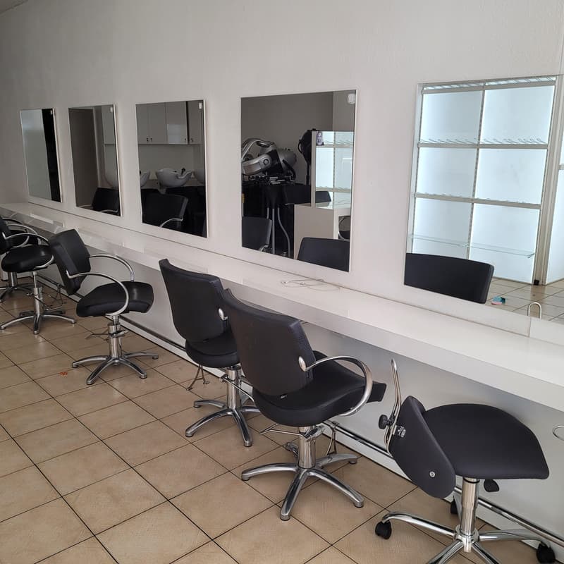 Arcade of 62 m2, ideal for a hair salon activity (3)