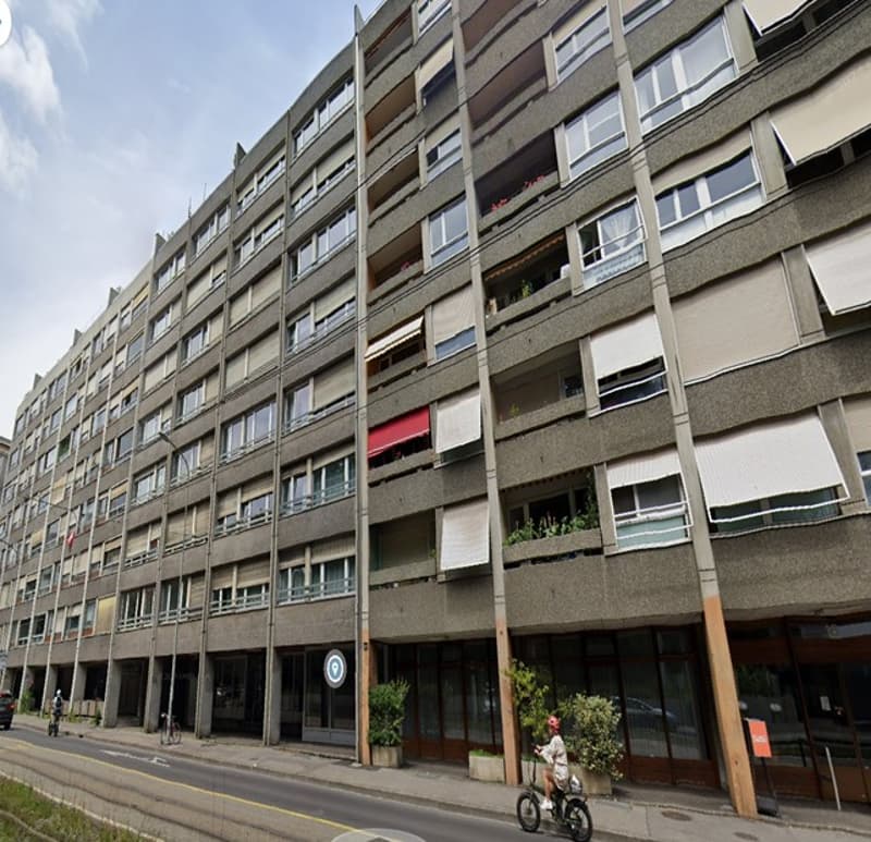Appartement 4 pièces avec balcon, situé au 2ème étage. (1)