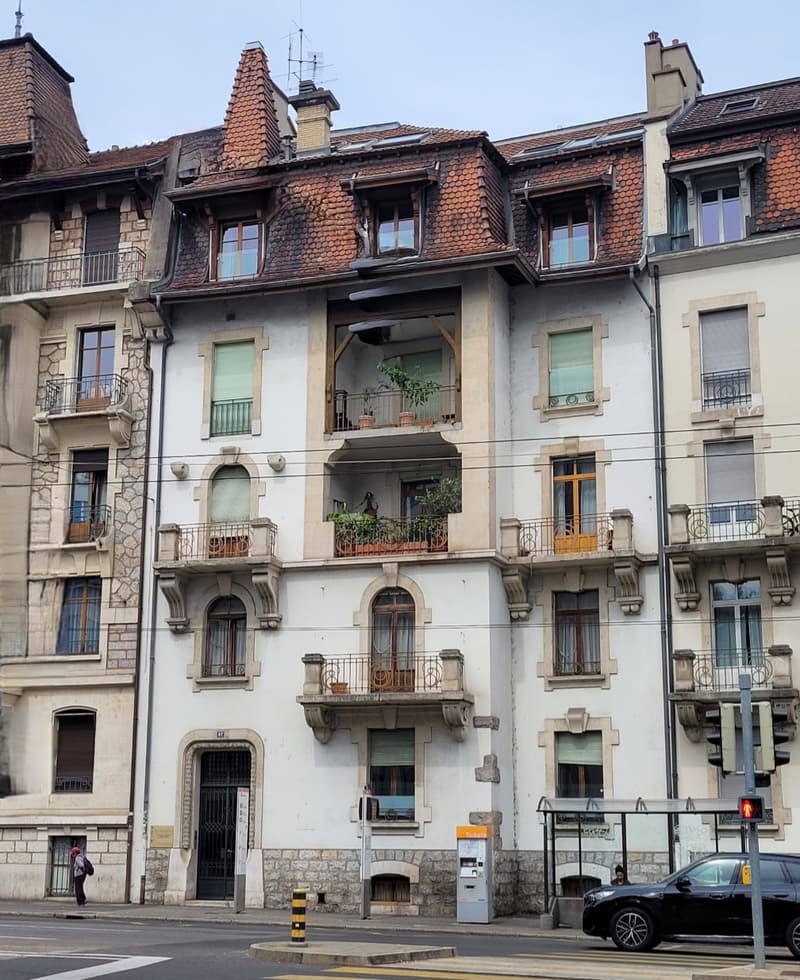 Appartement duplex traversant, situé au 4ème étage. (1)